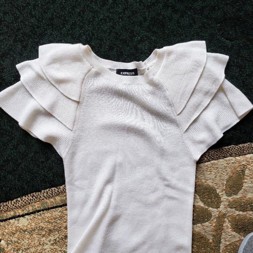 Express Knitted Top with Ruffled Sleeves